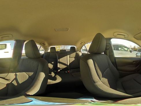 Used 2025 Toyota Corolla LE image 40