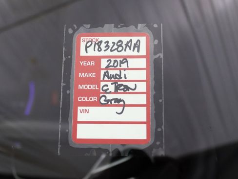 Used 2019 Audi e-tron Prestige w/ Prestige Package AWD/4WD image 40