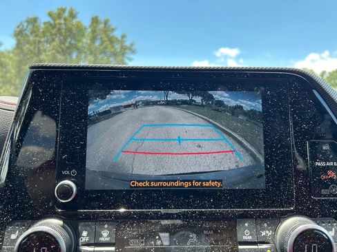 Used 2023 Toyota Highlander XSE FWD image 24