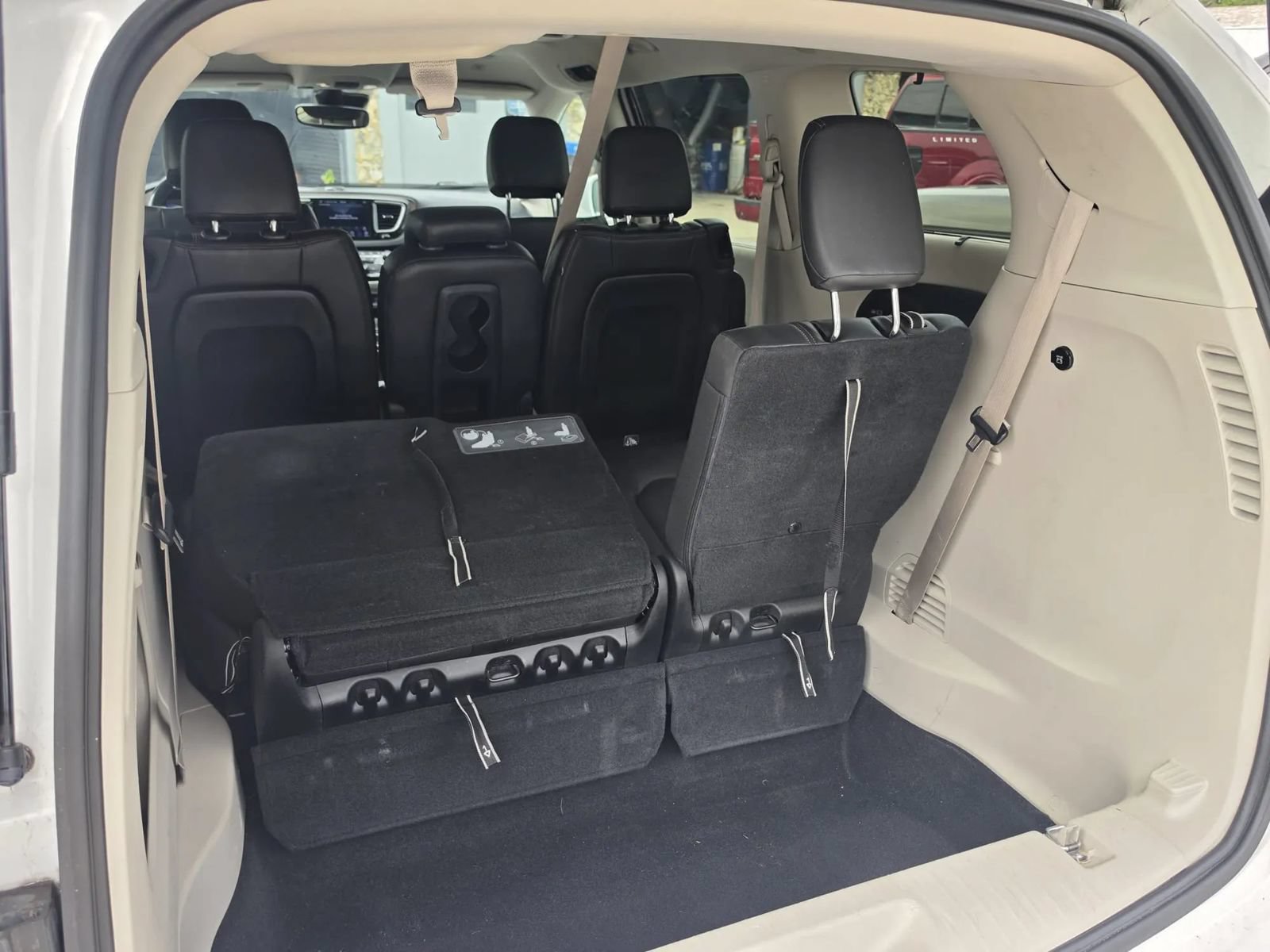 Used 2018 Chrysler Pacifica Touring-L w/ Advanced Safetytec Group FWD image 6