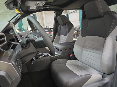 Used 2025 Toyota Tacoma TRD Off-Road image 15