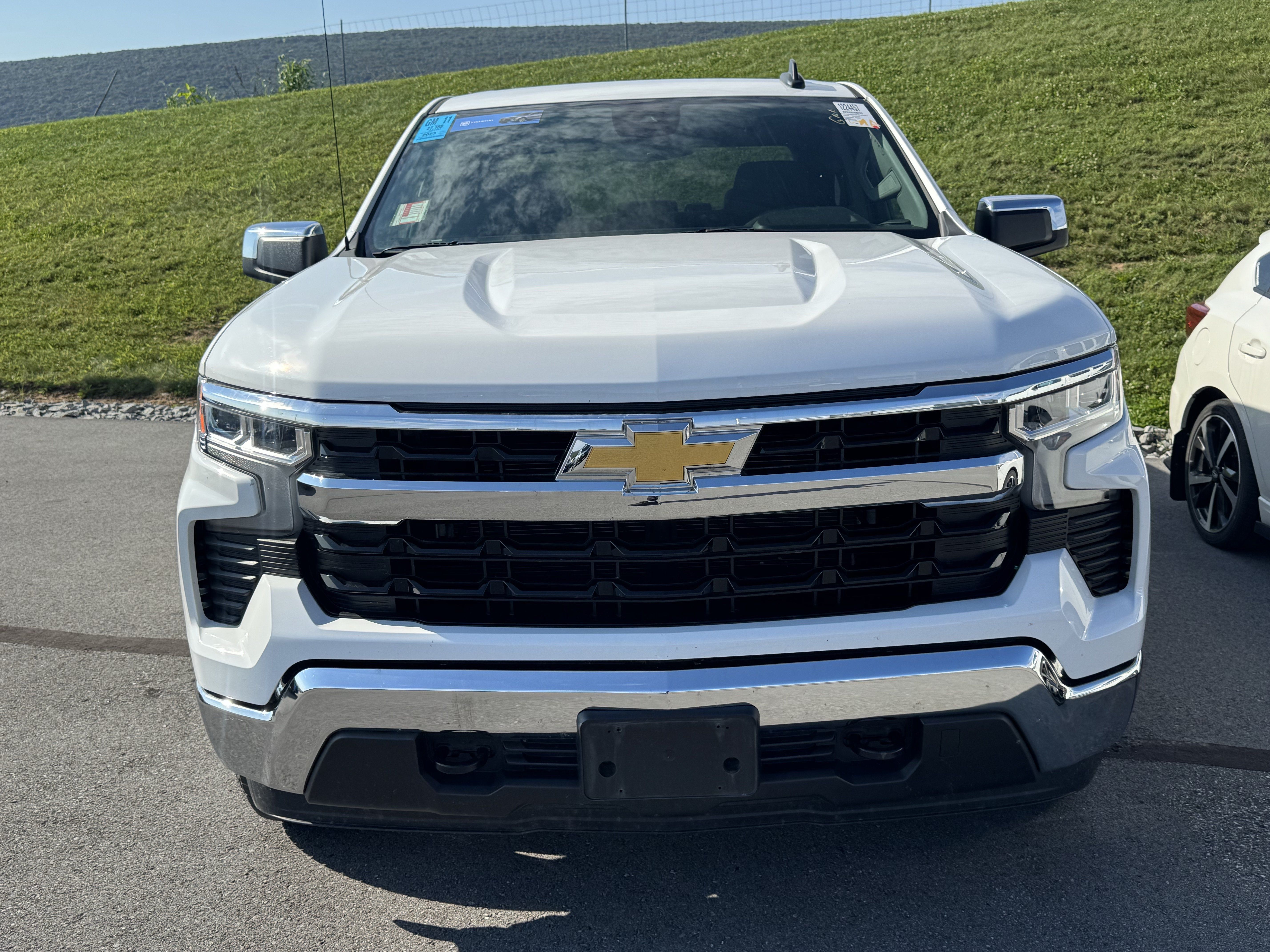 Used 2023 Chevrolet Silverado 1500 LT AWD/4WD image 2