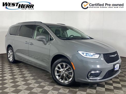 Used 2021 Chrysler Pacifica Touring-L w/ Uconnect Theater Family Group AWD/4WD image 1