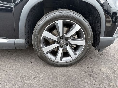 Used 2025 Honda Pilot Touring image 13