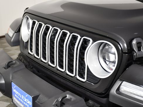 Used 2024 Jeep Wrangler Unlimited Sahara w/ Technology Group AWD/4WD image 11