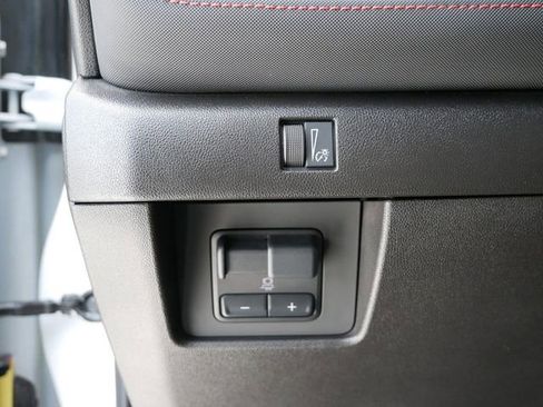 Used 2024 Chevrolet Colorado Z71 w/ Z71 Convenience Package 2 image 16