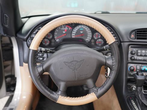 Used 2002 Chevrolet Corvette Convertible w/ Preferred Equipment Group2 RWD image 16