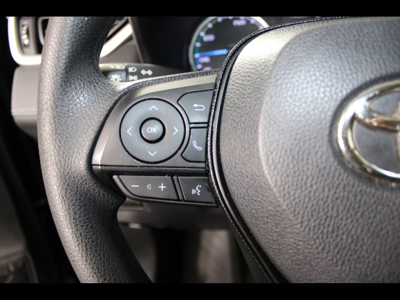 Used 2020 Toyota RAV4 LE w/ Carpet Mat Package AWD/4WD image 20