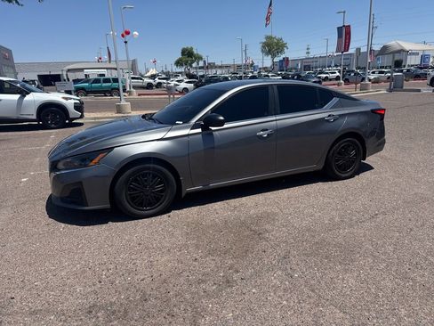 Used 2024 Nissan Altima 2.5 S FWD image 2