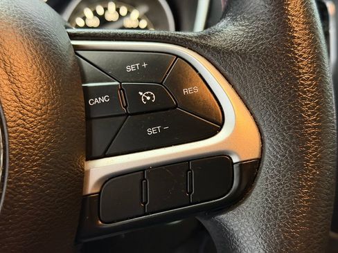 Used 2018 Jeep Compass Sport FWD image 28