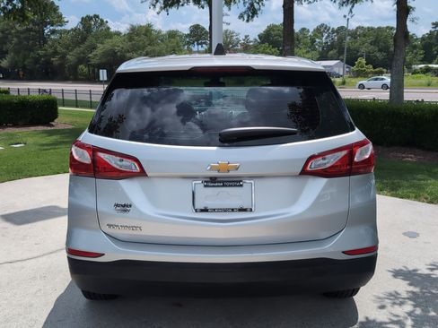 Used 2021 Chevrolet Equinox LS FWD image 9
