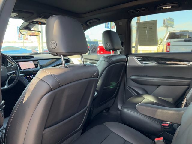 Used 2022 Cadillac XT6 Premium Luxury w/ Technology Package FWD image 25