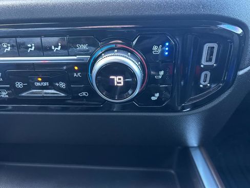 Used 2024 GMC Sierra 1500 SLT w/ SLT Premium Plus Package image 31