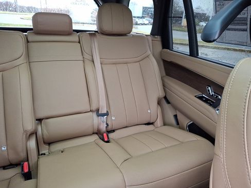 New 2026 Land Rover Range Rover Long Wheelbase SE AWD/4WD image 17