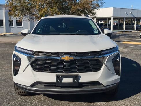 Used 2025 Chevrolet Trax LT w/ LT Convenience Package image 9