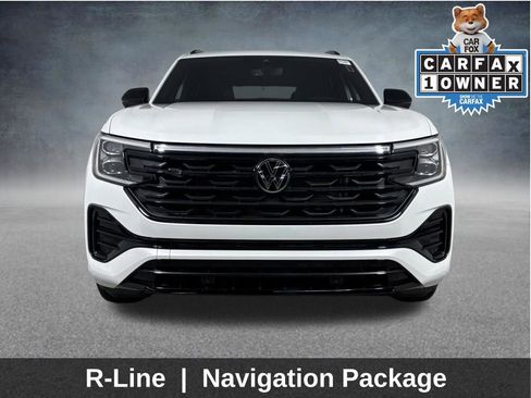 Used 2025 Volkswagen Atlas Cross Sport SEL R-Line image 2