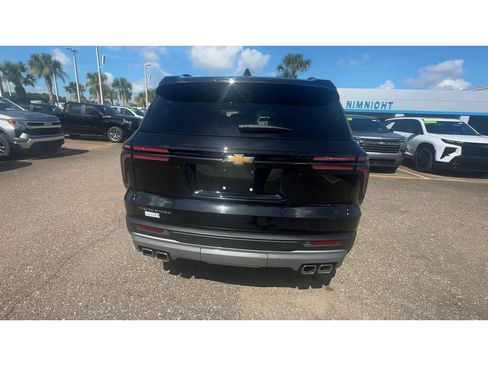 Used 2025 Chevrolet Traverse LT FWD image 3
