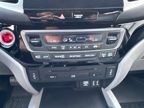 Used 2016 Honda Pilot Touring image 22