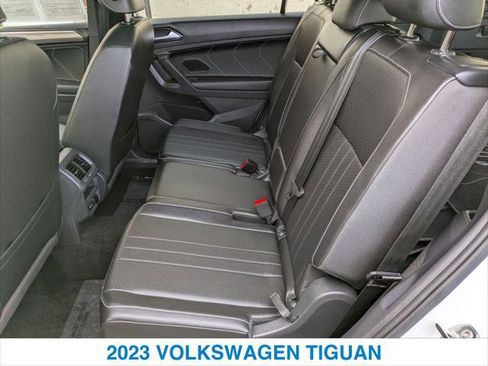 Used 2023 Volkswagen Tiguan SE R-Line image 22