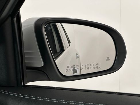 Used 2023 Mercedes-Benz EQB 300 4MATIC w/ Exclusive Package image 21
