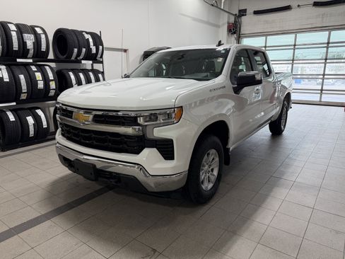 Used 2025 Chevrolet Silverado 1500 LT w/ Work Truck Package AWD/4WD image 4