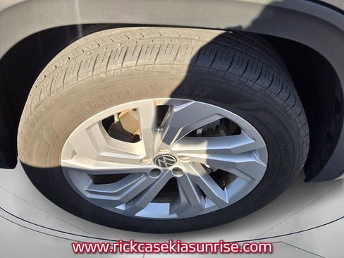 Used 2023 Volkswagen Atlas SE w/ Panoramic Sunroof Package image 5