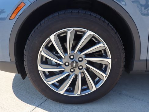 Used 2025 Lincoln Corsair Reserve AWD/4WD image 29