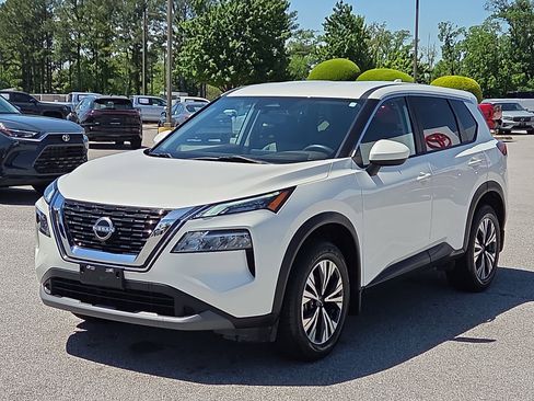 Used 2023 Nissan Rogue SV FWD image 2