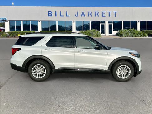 New 2026 Ford Explorer Active RWD image 3