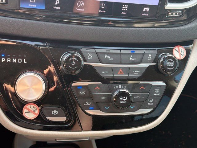 Used 2024 Chrysler Pacifica Touring-L FWD image 22