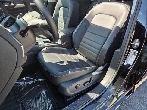 Used 2024 Volkswagen Jetta SE FWD image 6