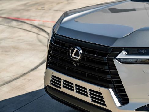 Used 2025 Lexus GX 550 w/ Accessory Package (2T) image 27