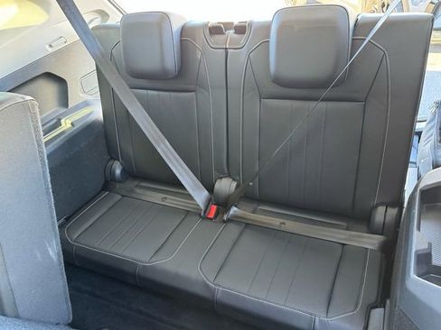 Certified 2022 Volkswagen Tiguan SE image 11