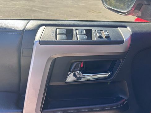 Used 2017 Toyota 4Runner SR5 image 26