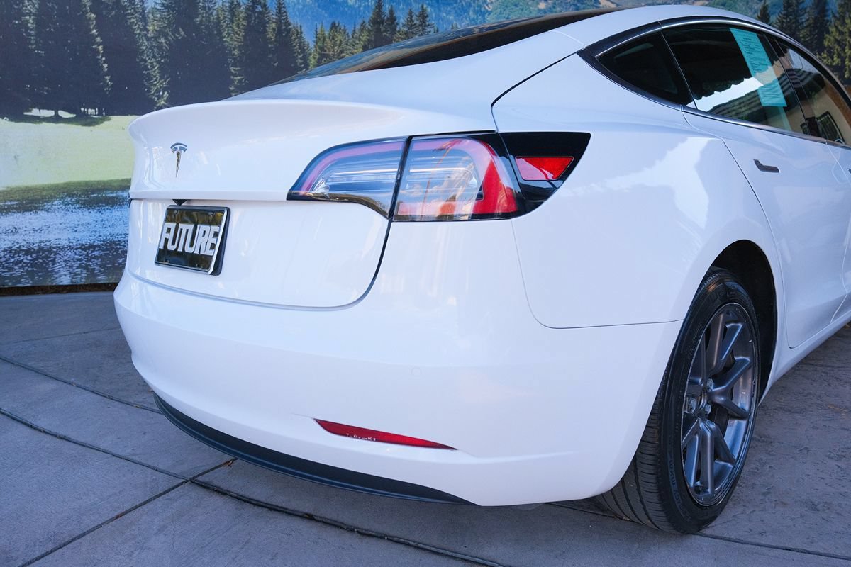 Used 2020 Tesla Model 3 Standard Range RWD image 29