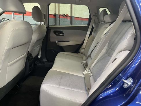 Used 2022 Nissan Rogue SV image 13