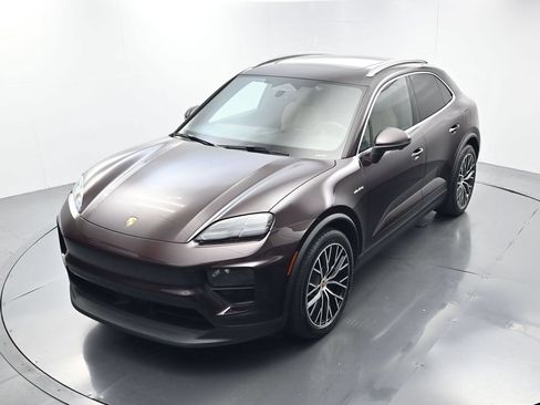 Certified 2025 Porsche Macan 4S Electric AWD/4WD image 34