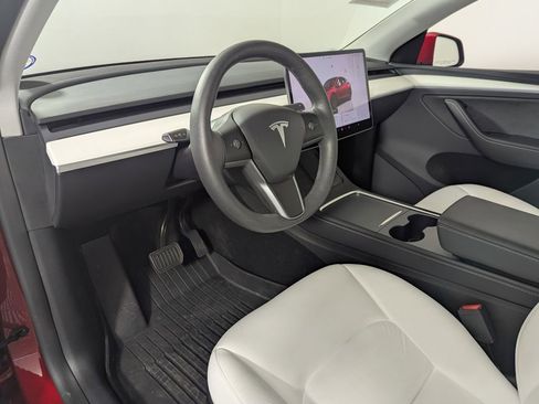 Used 2024 Tesla Model Y Long Range image 30