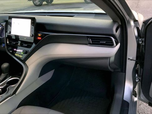 Used 2022 Toyota Camry LE image 18