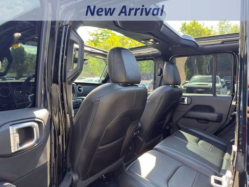 Used 2022 Jeep Wrangler Unlimited Sahara w/ Cold Weather Group AWD/4WD image 9