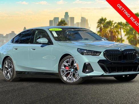 Used 2025 BMW i5 eDrive40i w/ M Sport Package image 2