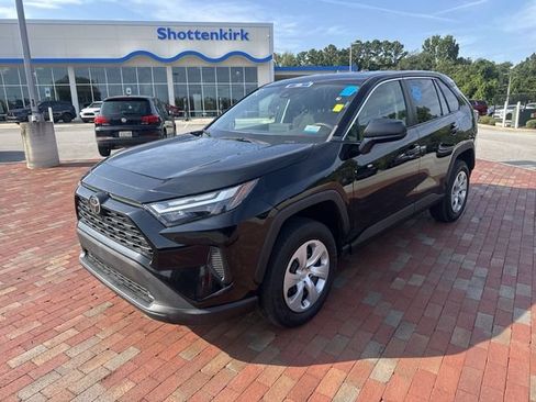 Used 2023 Toyota RAV4 LE FWD image 4
