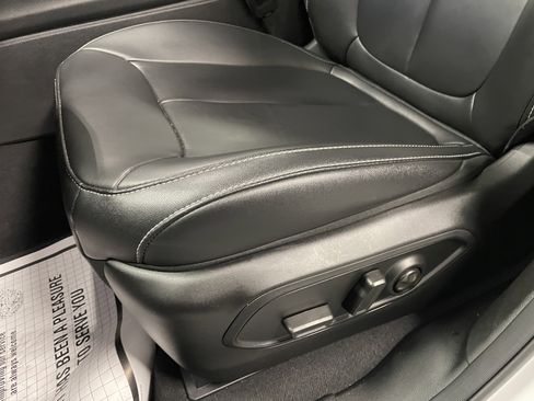 Used 2024 Jeep Grand Cherokee Limited image 23