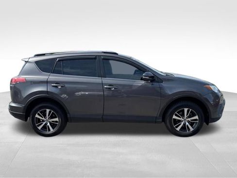 Used 2018 Toyota RAV4 XLE AWD/4WD image 8
