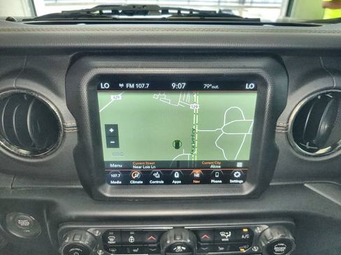 Used 2022 Jeep Wrangler Unlimited Sahara AWD/4WD image 18