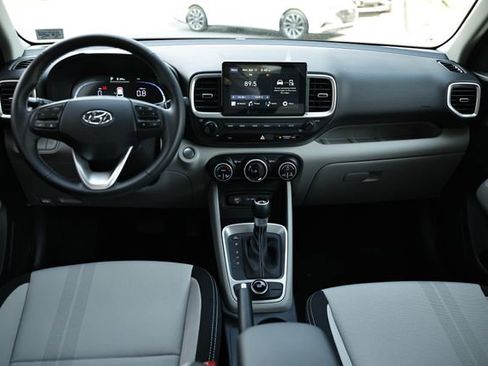 Used 2024 Hyundai Venue SEL image 26