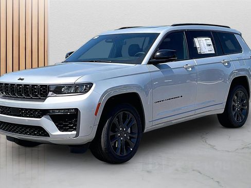 New 2026 Jeep Grand Cherokee L Limited AWD/4WD image 4