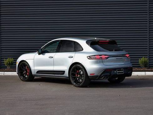 New 2026 Porsche Macan GTS image 3