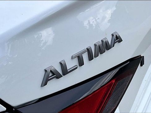 Used 2025 Nissan Altima 2.5 SV FWD image 22