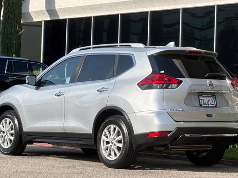 Used 2017 Nissan Rogue SV FWD image 6